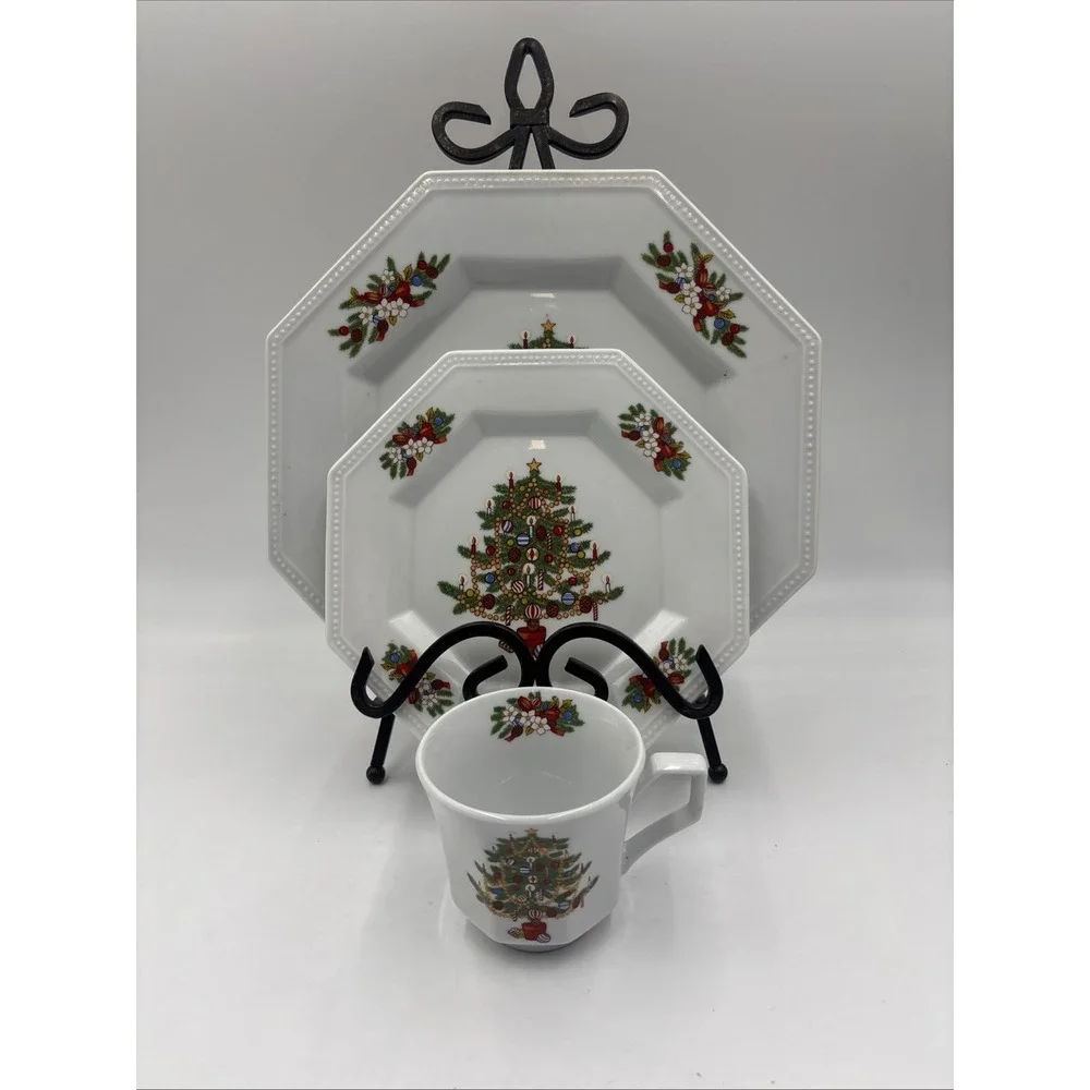Christmas Tree Fairfield Dinner Plates Peace on Earth Fine China Place Setting